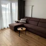 Wef 2027 Ferienwohnung, 3 Minuten Fussweg Zum Kongresshaus, Geeignet Fuer 2 Personen Апартаменты *