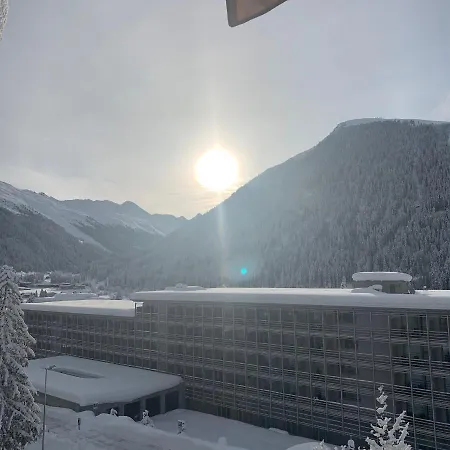 WEF 2026 Ferienwohnung, 1min von Kongresshaus, geeignet für 2 Personen Apartamento *