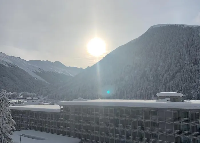 Wef 2027 Ferienwohnung, 3 Minuten Fussweg Zum Kongresshaus, Geeignet Fuer 2 Personen Апартаменты *