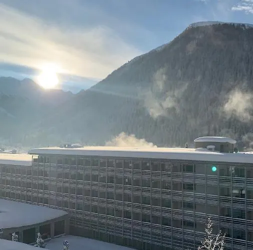 Wef 2027 Ferienwohnung, 3 Minuten Fussweg Zum Kongresshaus, Geeignet Fuer 2 Personen Апартаменты