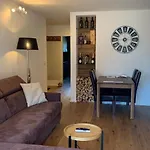 Wef 2027 Ferienwohnung, 3 Minuten Fussweg Zum Kongresshaus, Geeignet Fuer 2 Personen Apartman *