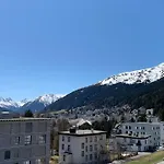 Wef 2027 Ferienwohnung, 3 Minuten Fussweg Zum Kongresshaus, Geeignet Fuer 2 Personen Apartman *
