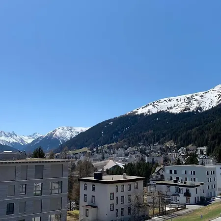 Wef 2027 Ferienwohnung, 3 Minuten Fussweg Zum Kongresshaus, Geeignet Fuer 2 Personen Апартаменты *