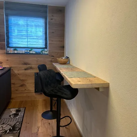 Wef 2027 Ferienwohnung, 3 Minuten Fussweg Zum Kongresshaus, Geeignet Fuer 2 Personen Апартаменты *